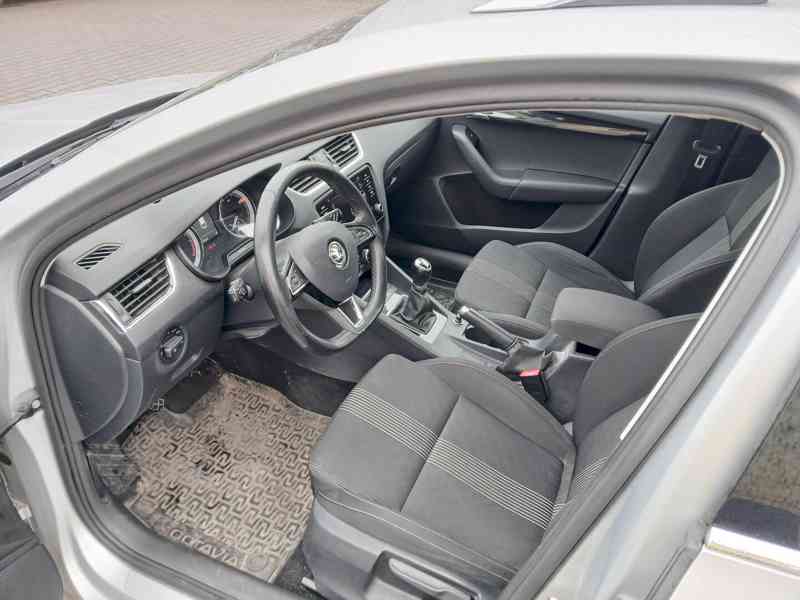 ŠKODA Octavia Combi Style 2,0 TDI 110 kW - foto 9