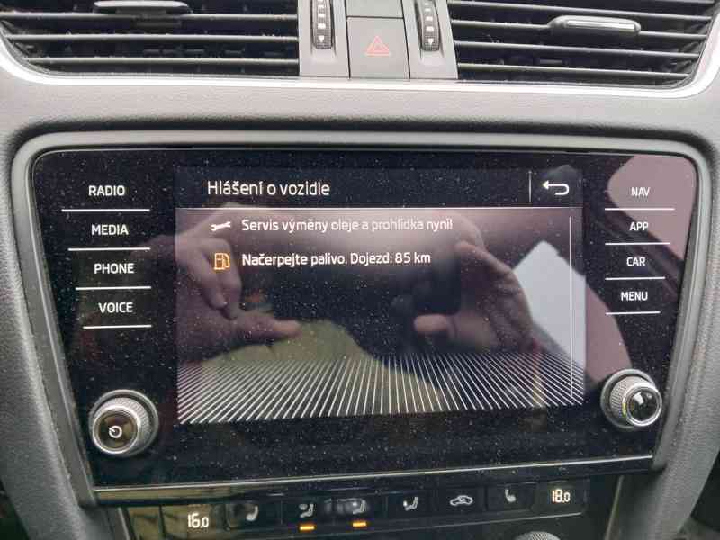 ŠKODA Octavia Combi Style 2,0 TDI 110 kW - foto 21