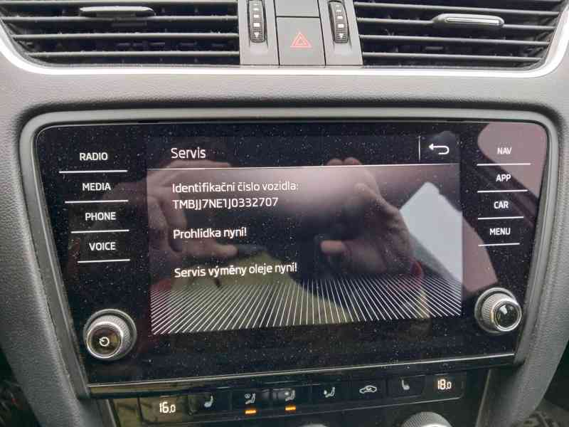 ŠKODA Octavia Combi Style 2,0 TDI 110 kW - foto 26