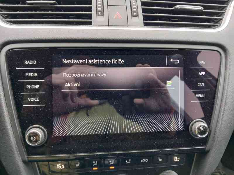 ŠKODA Octavia Combi Style 2,0 TDI 110 kW - foto 25