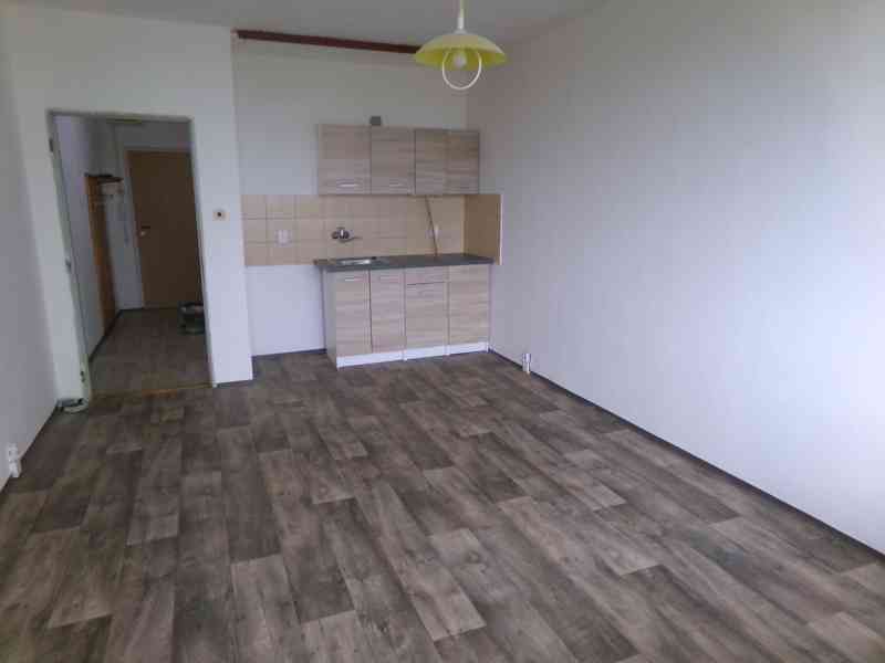 Pronajem garsonky v České Lípě - foto 5