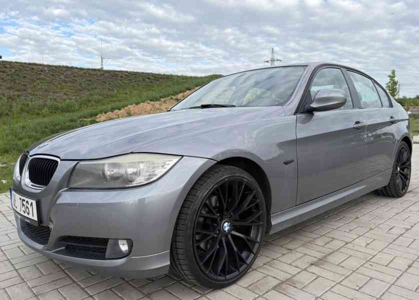 BMW 320i (125 kW) | Manuál | R.v. 2009 | 2 sady originál ALU - foto 4