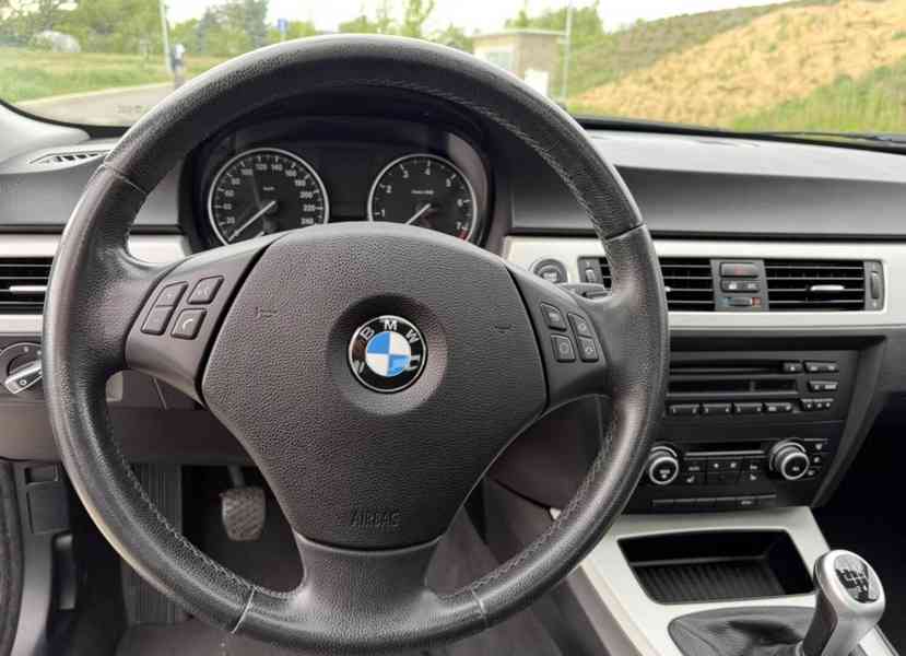 BMW 320i (125 kW) | Manuál | R.v. 2009 | 2 sady originál ALU - foto 6