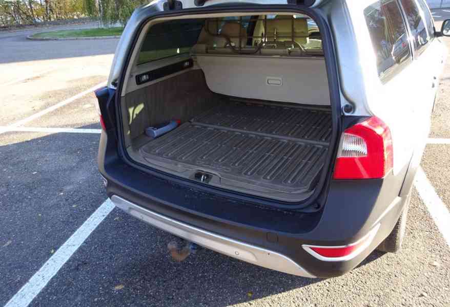 Volvo XC 70 2.4 D5 AWD Combi r.v.2008 (136 kw) ČR - foto 17