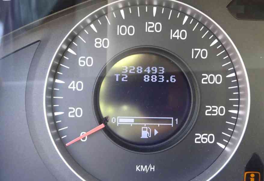 Volvo XC 70 2.4 D5 AWD Combi r.v.2008 (136 kw) ČR - foto 7