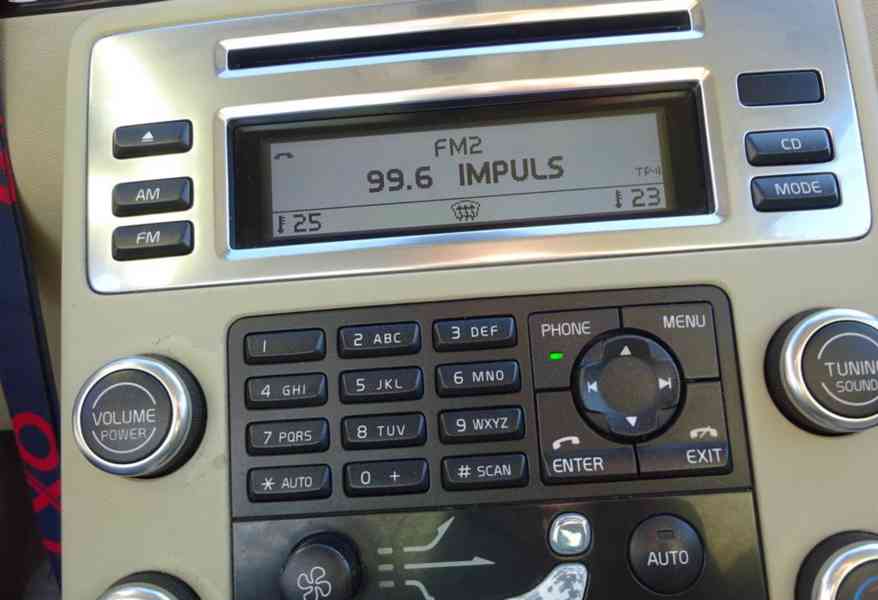 Volvo XC 70 2.4 D5 AWD Combi r.v.2008 (136 kw) ČR - foto 9