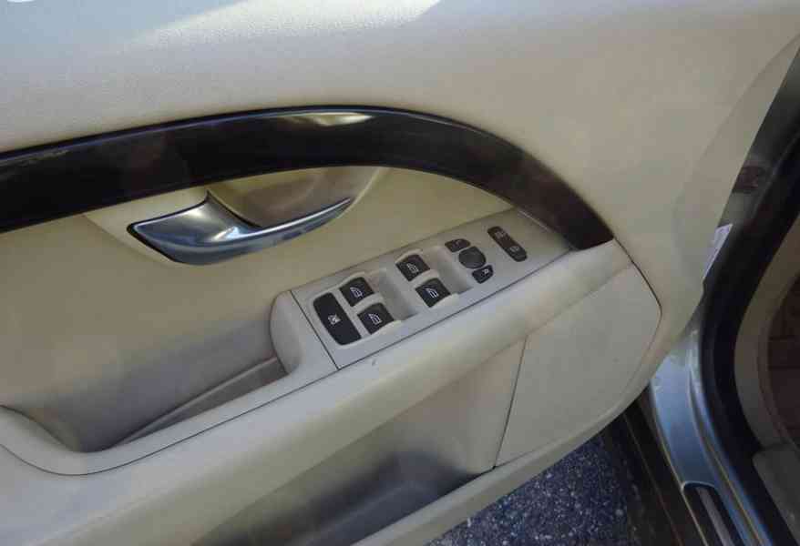 Volvo XC 70 2.4 D5 AWD Combi r.v.2008 (136 kw) ČR - foto 6