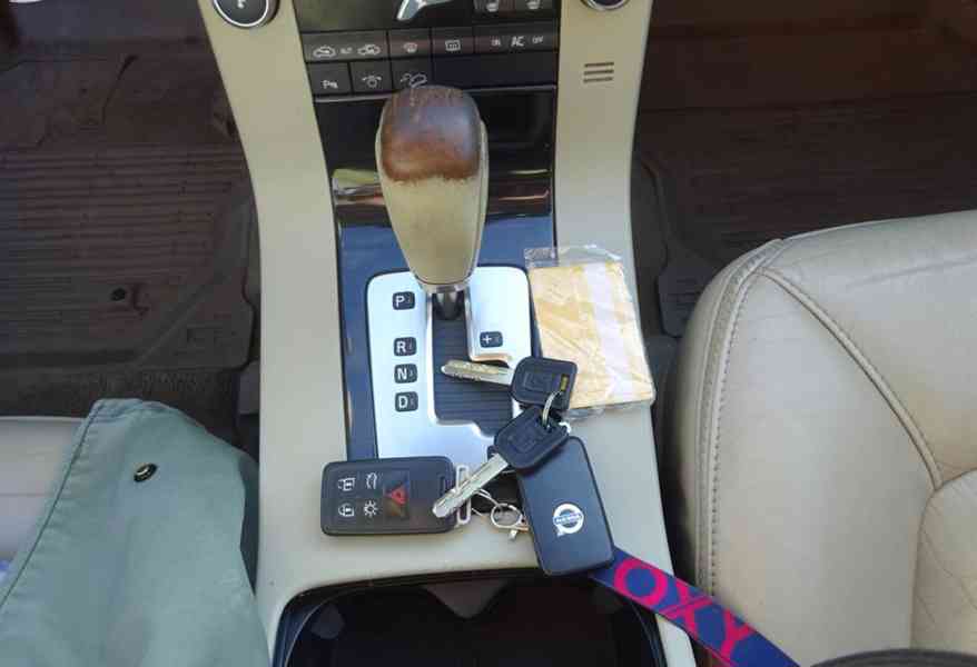 Volvo XC 70 2.4 D5 AWD Combi r.v.2008 (136 kw) ČR - foto 11