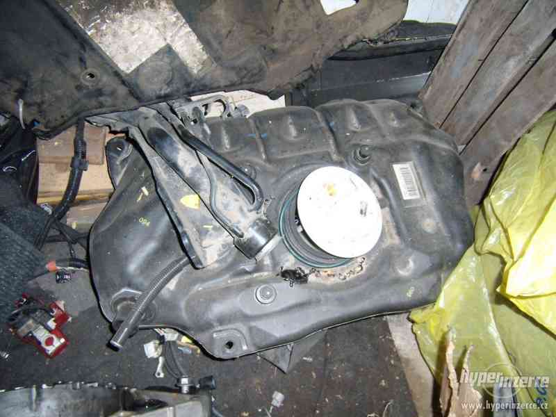 Toyota Yaris II 1.0 VVT-i náhradní díly 2006-2011 - foto 12