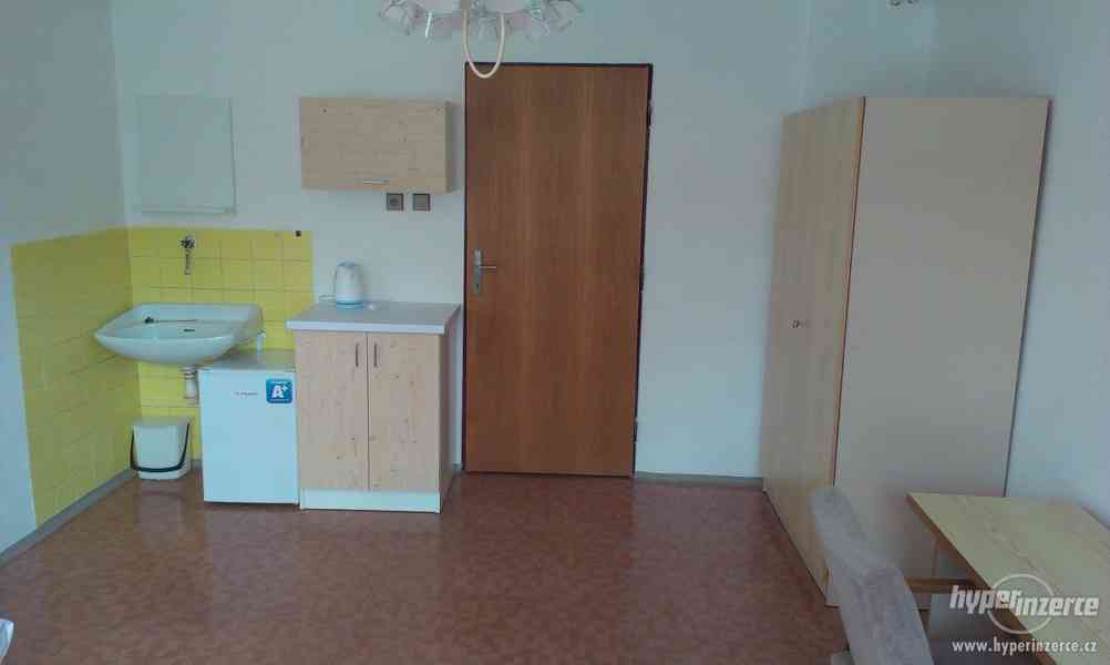 DLOUHODOBÝ PRONÁJEM POKOJE V LUHAČOVICÍCH - foto 1
