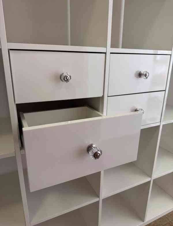 Policová stěna s šuplíky - foto 6