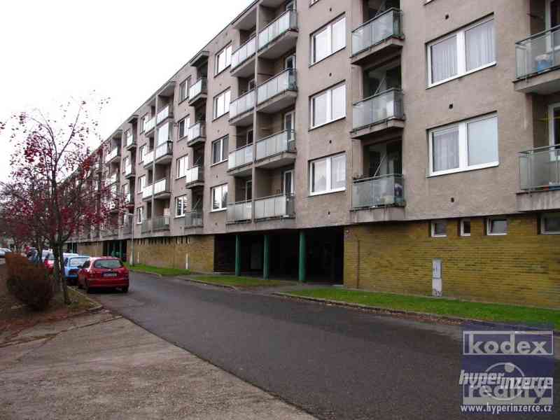Zděný byt 3+1 se dvěma lodžiemi, Hradec Králové - Malšovice - foto 1