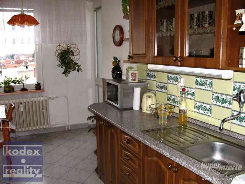 Zděný byt 3+1 se dvěma lodžiemi, Hradec Králové - Malšovice - foto 2