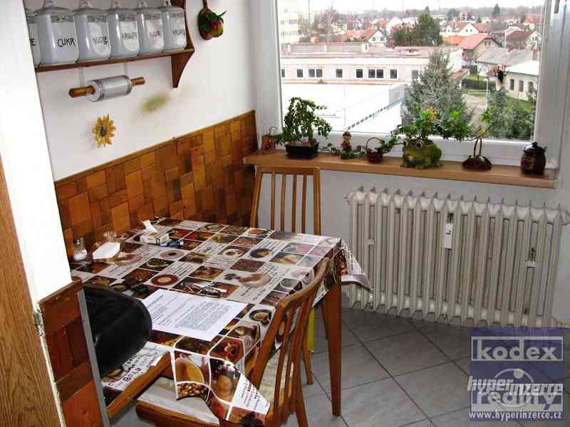 Zděný byt 3+1 se dvěma lodžiemi, Hradec Králové - Malšovice - foto 3