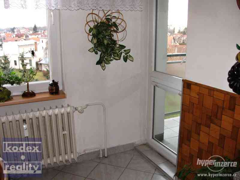 Zděný byt 3+1 se dvěma lodžiemi, Hradec Králové - Malšovice - foto 4