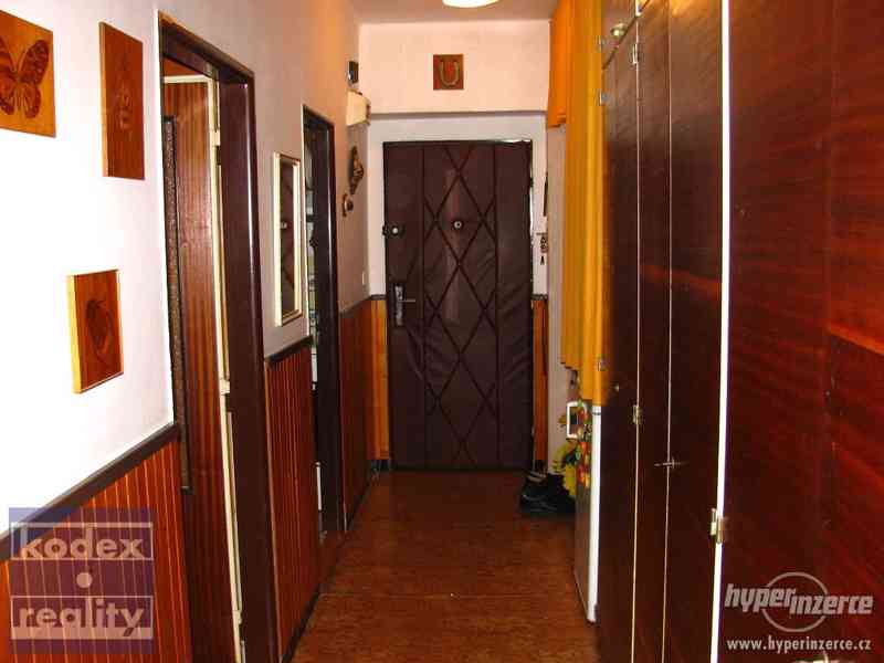 Zděný byt 3+1 se dvěma lodžiemi, Hradec Králové - Malšovice - foto 11
