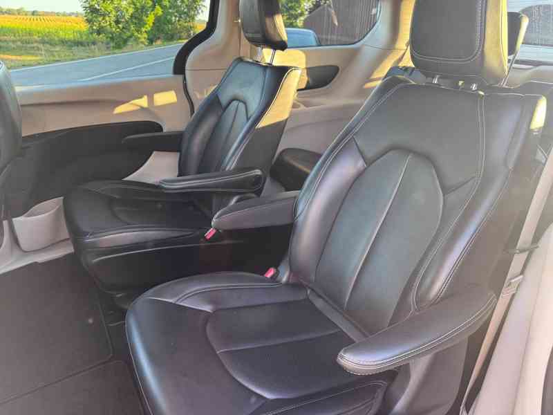 Chrysler Pacifica 3,6 Hybrid RU Radar Limit 2023 - foto 12