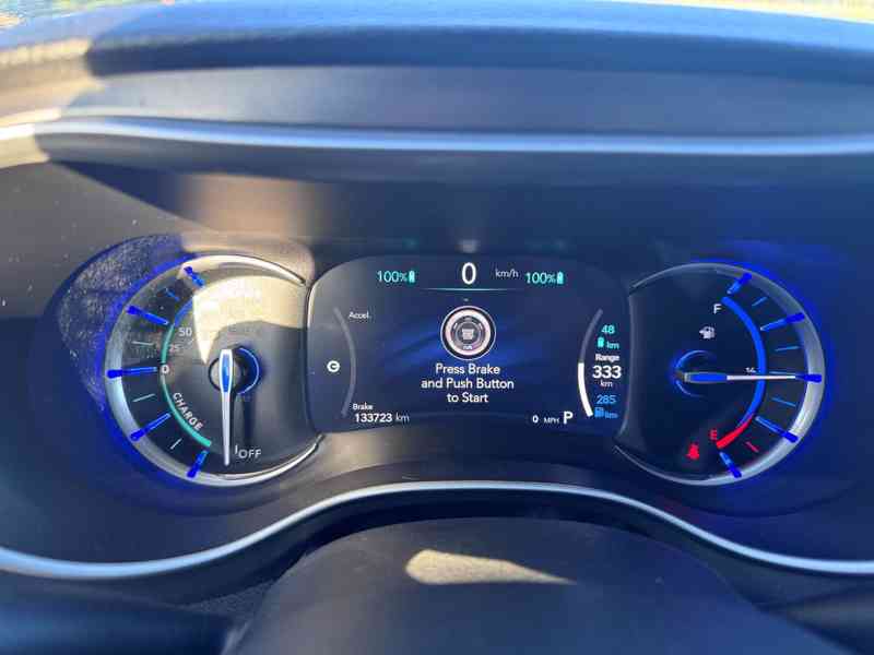 Chrysler Pacifica 3,6 Hybrid RU Radar Limit 2023 - foto 16