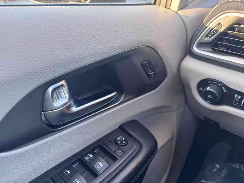 Chrysler Pacifica 3,6 Hybrid RU Radar Limit 2023 - foto 19
