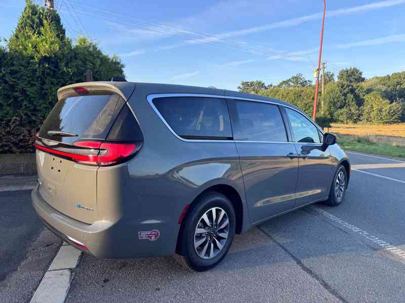 Chrysler Pacifica 3,6 Hybrid RU Radar Limit 2023 - foto 4