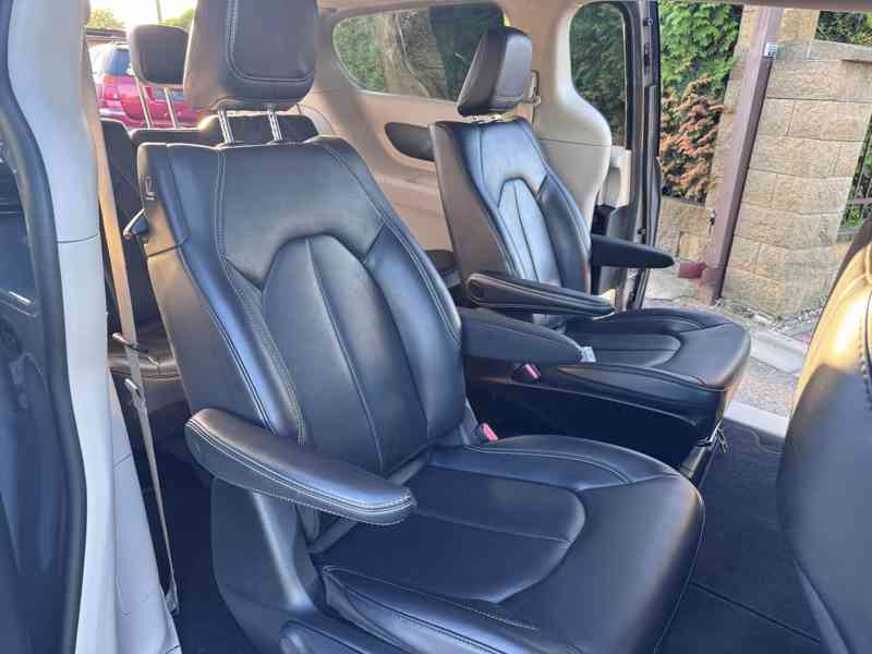 Chrysler Pacifica 3,6 Hybrid RU Radar Limit 2023 - foto 9