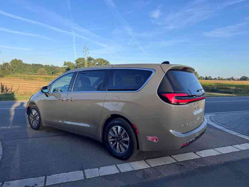 Chrysler Pacifica 3,6 Hybrid RU Radar Limit 2023 - foto 3