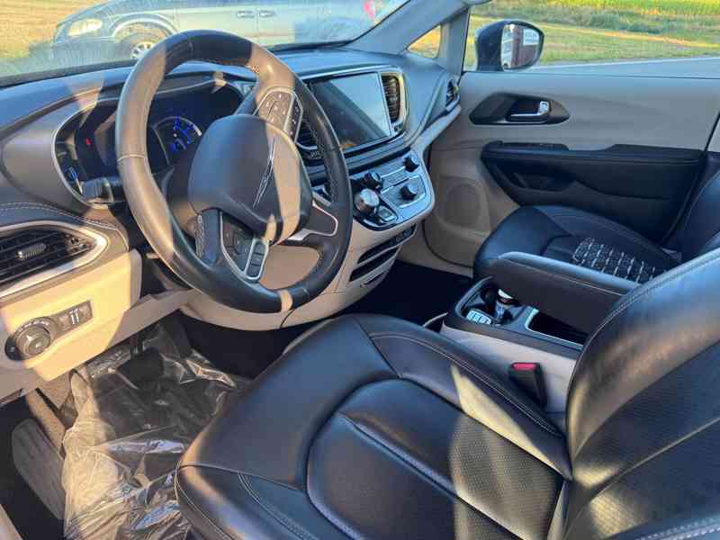 Chrysler Pacifica 3,6 Hybrid RU Radar Limit 2023 - foto 15