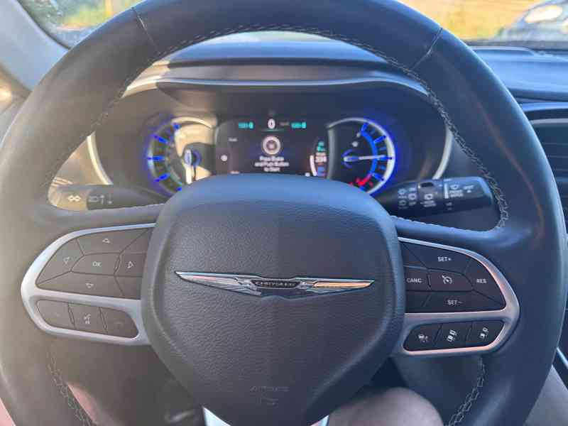 Chrysler Pacifica 3,6 Hybrid RU Radar Limit 2023 - foto 18
