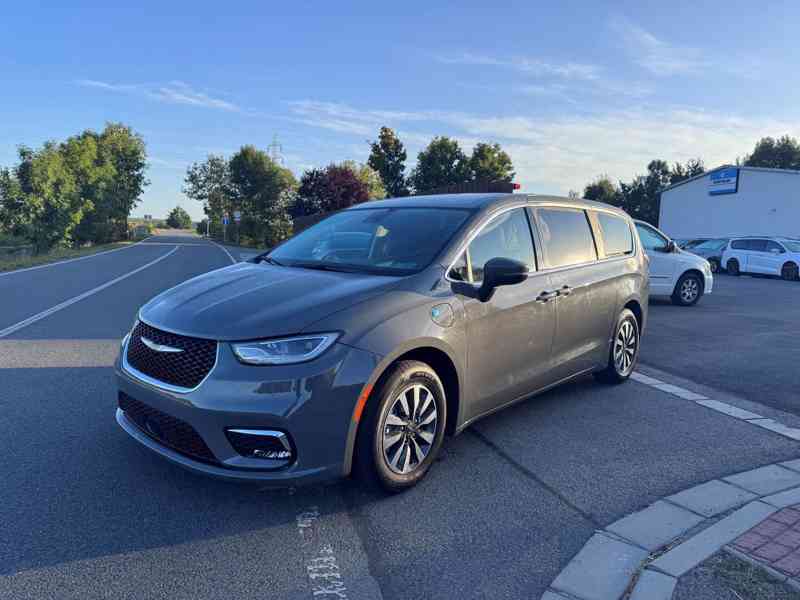 Chrysler Pacifica 3,6 Hybrid RU Radar Limit 2023 - foto 2