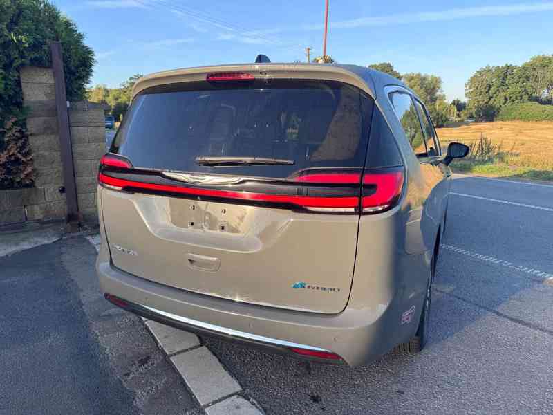Chrysler Pacifica 3,6 Hybrid RU Radar Limit 2023 - foto 5