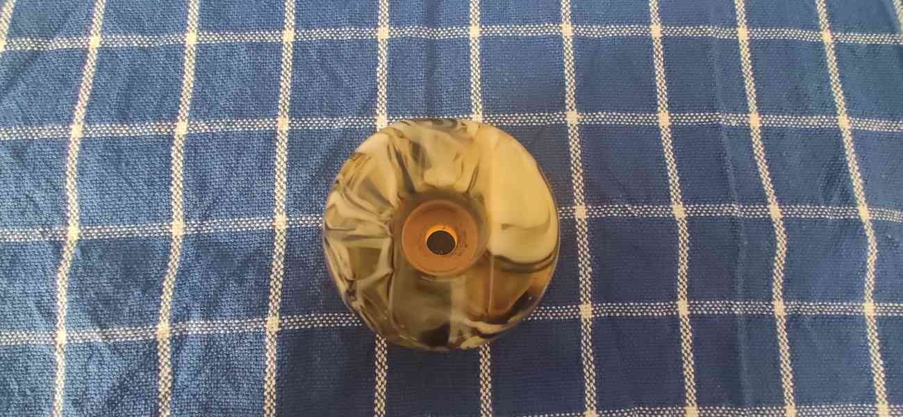 Yaqi stojánek na holící strojek z pryskyřice - foto 3