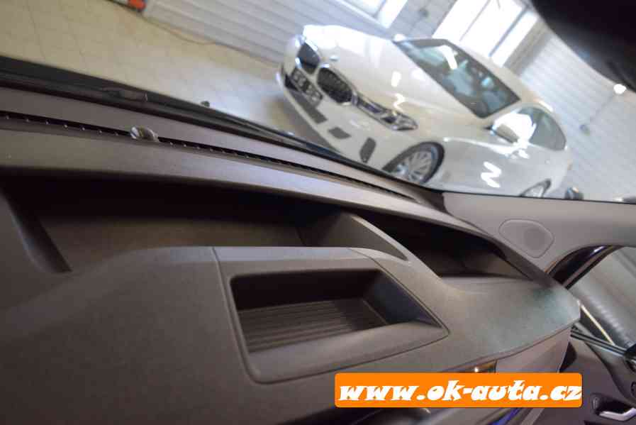 Ford Transit Custom 2.0 TDCI LIMITED AUTOMAT 5MÍST LONG 2023 - foto 23
