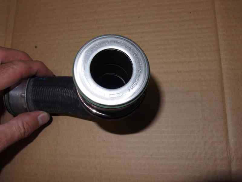 Tlaková hadice nasávaného vzduchu Škoda Fabia I 1.9 TDi RS - foto 11