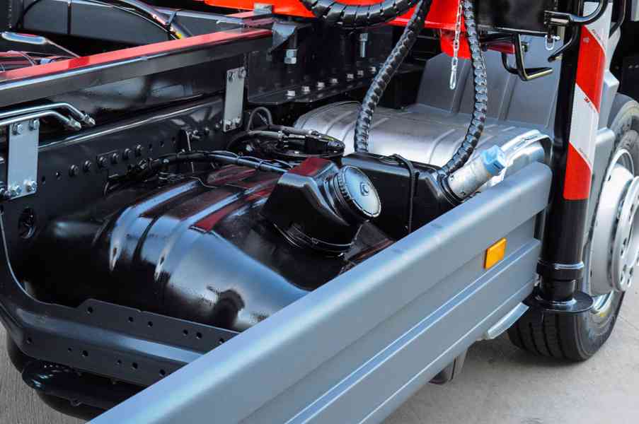 MERCEDES ATEGO 1218 - NOVÝ HÁKOVÝ NOSIČ KONTEJNERŮ + RUKA - foto 19