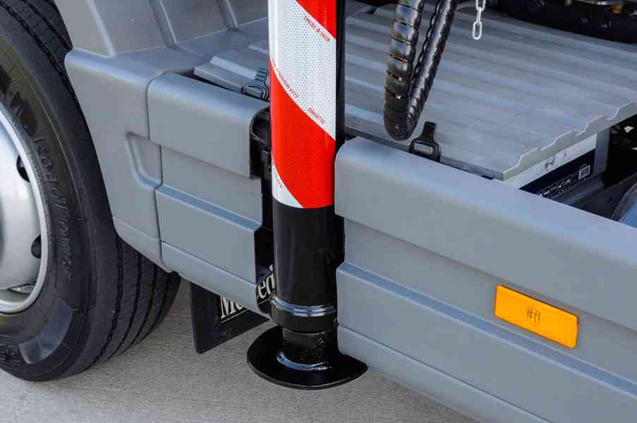 MERCEDES ATEGO 1218 - NOVÝ HÁKOVÝ NOSIČ KONTEJNERŮ + RUKA - foto 44