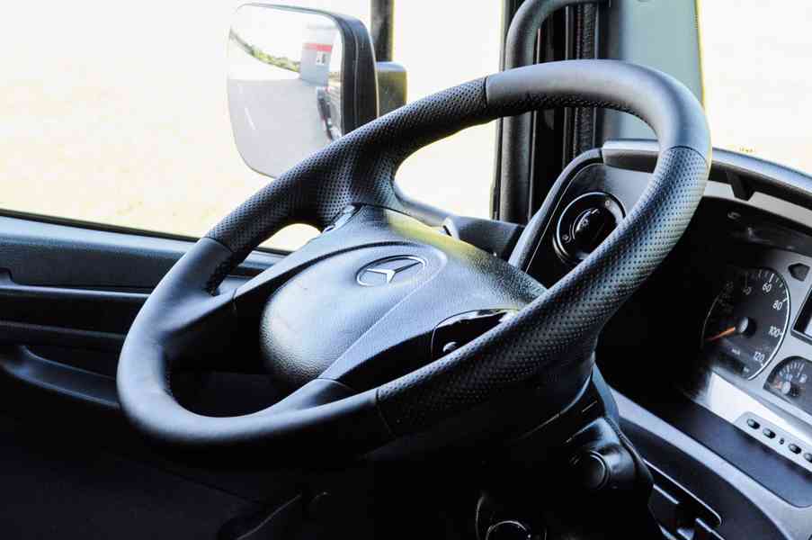MERCEDES ATEGO 1218 - NOVÝ HÁKOVÝ NOSIČ KONTEJNERŮ + RUKA - foto 57