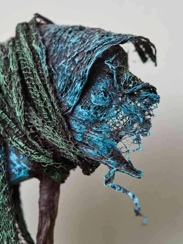 Figurální plastika na vysokém podstavci. Výška 134 cm - foto 8