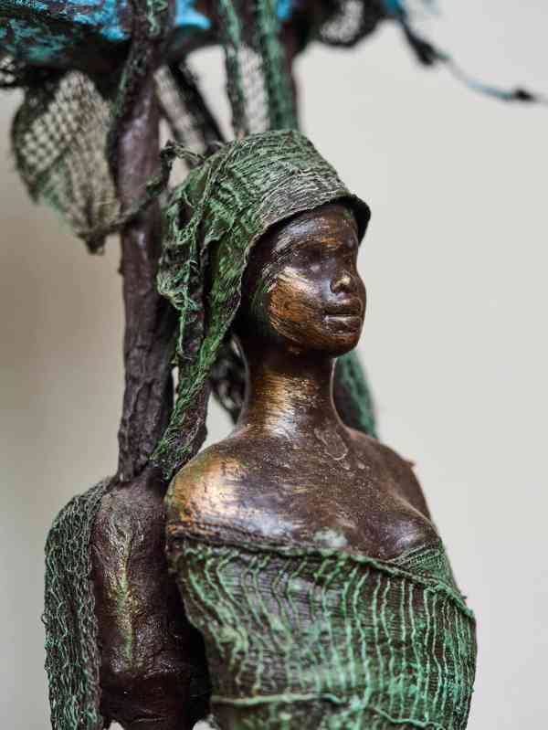 Figurální plastika na vysokém podstavci. Výška 134 cm - foto 9