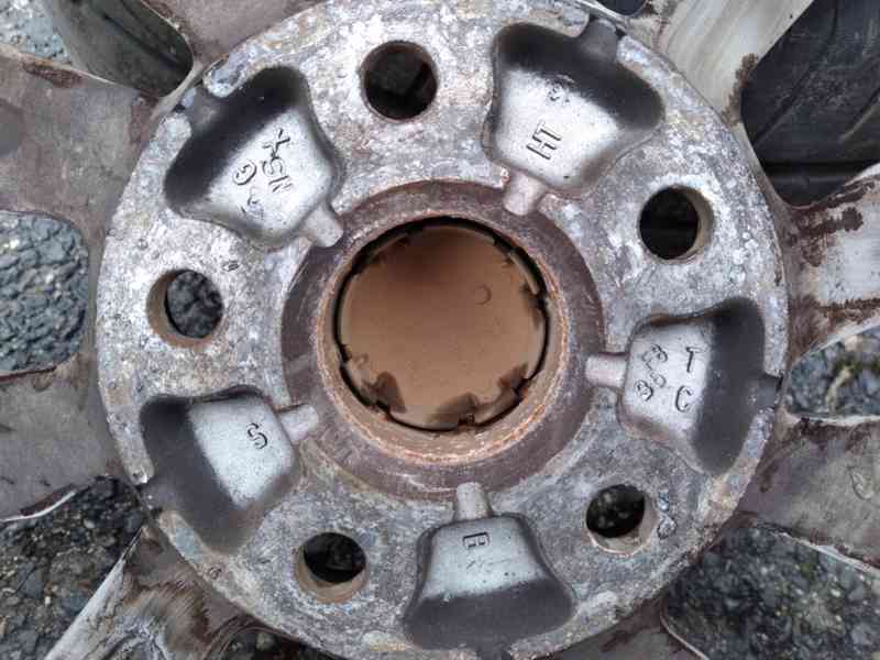 SADA LETNÍCH ALU KOL 235/55/R17 VW TIAGUAN - foto 6