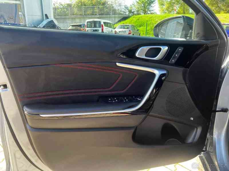 Kia ProCeed 1,6   TGDi - foto 13
