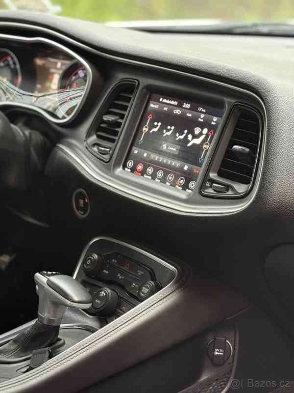 Dodge Challenger 3,6   L V6 - foto 17