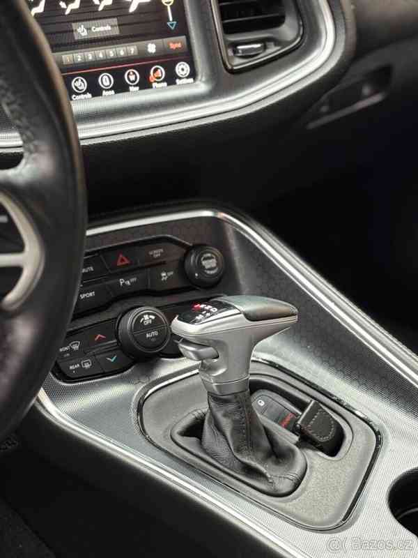 Dodge Challenger 3,6   L V6 - foto 13