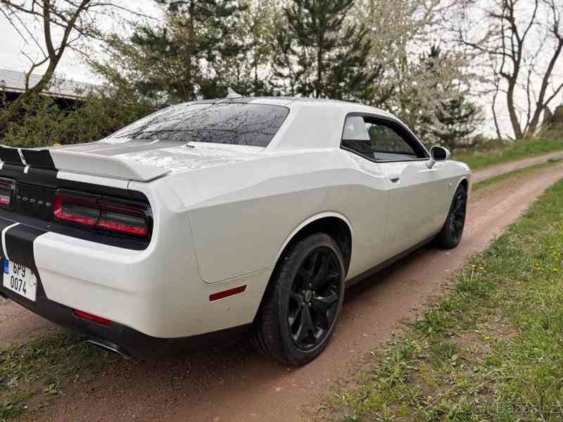 Dodge Challenger 3,6   L V6 - foto 9