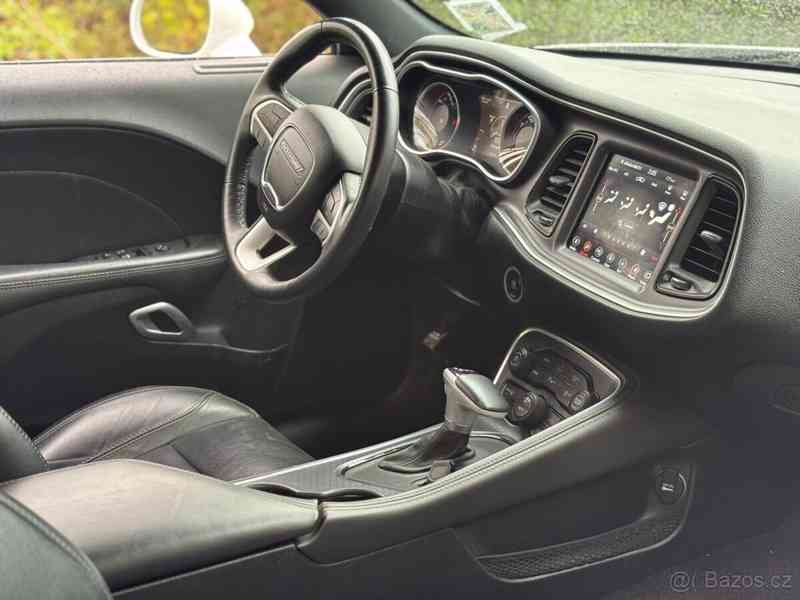 Dodge Challenger 3,6   L V6 - foto 16