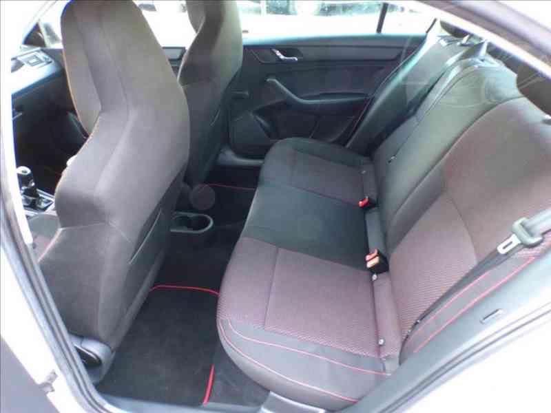 Škoda Rapid 1,2 TSI-77KW XENONY - foto 10