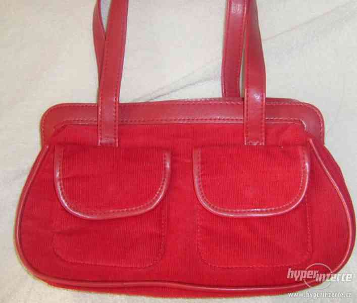 Krásná červená kabelka - foto 2