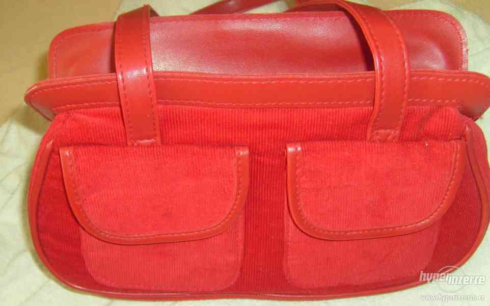 Krásná červená kabelka - foto 3