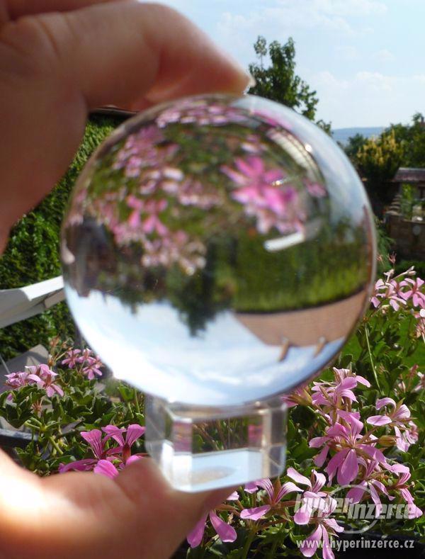 Křišťálová věštecká koule 6 cm s podstavcem - foto 1