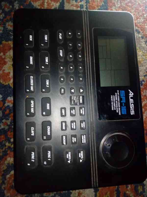 Alesis SR-16 elektronické bicí 