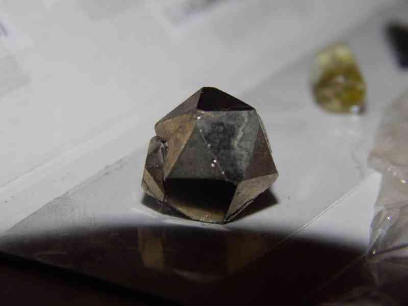 Minerály (Pyrit, Peridot, Turmalín, Křišťál, Ametyst, Achát) - foto 11